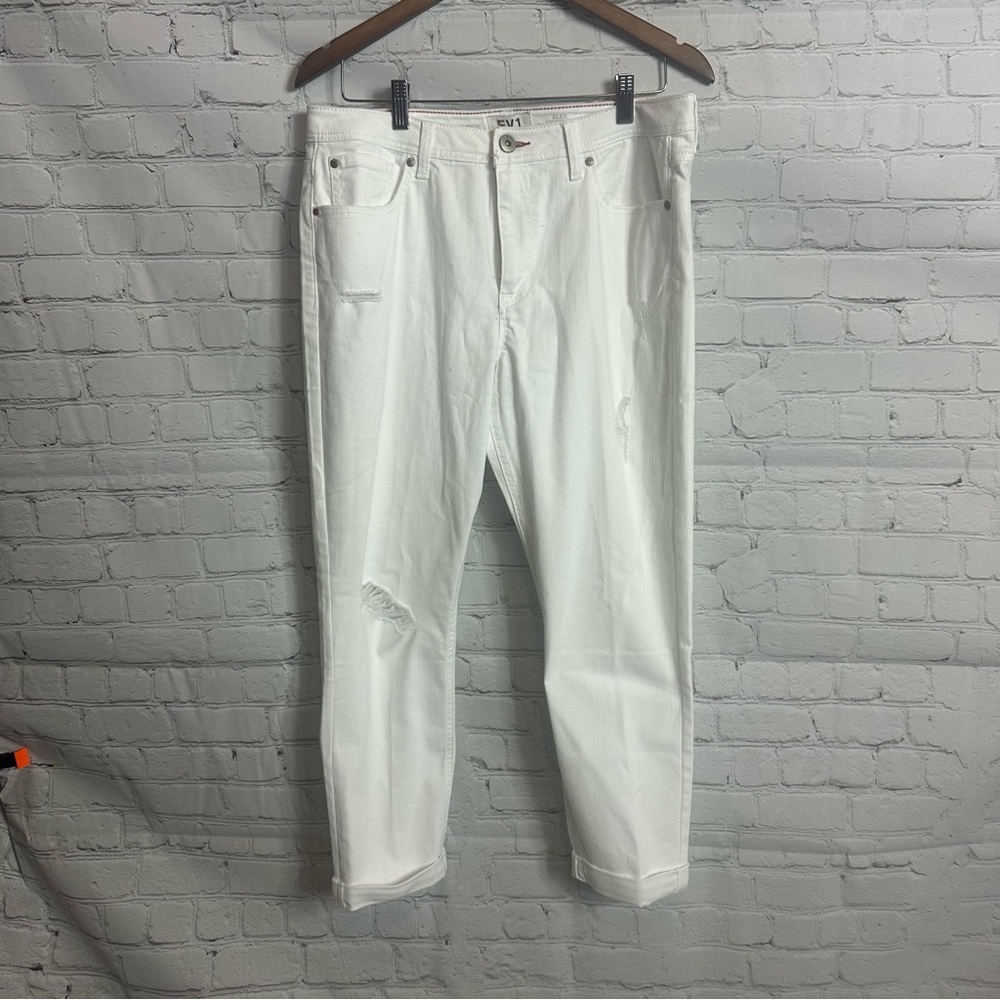 Elegant White Straight-Leg Women's Jeans